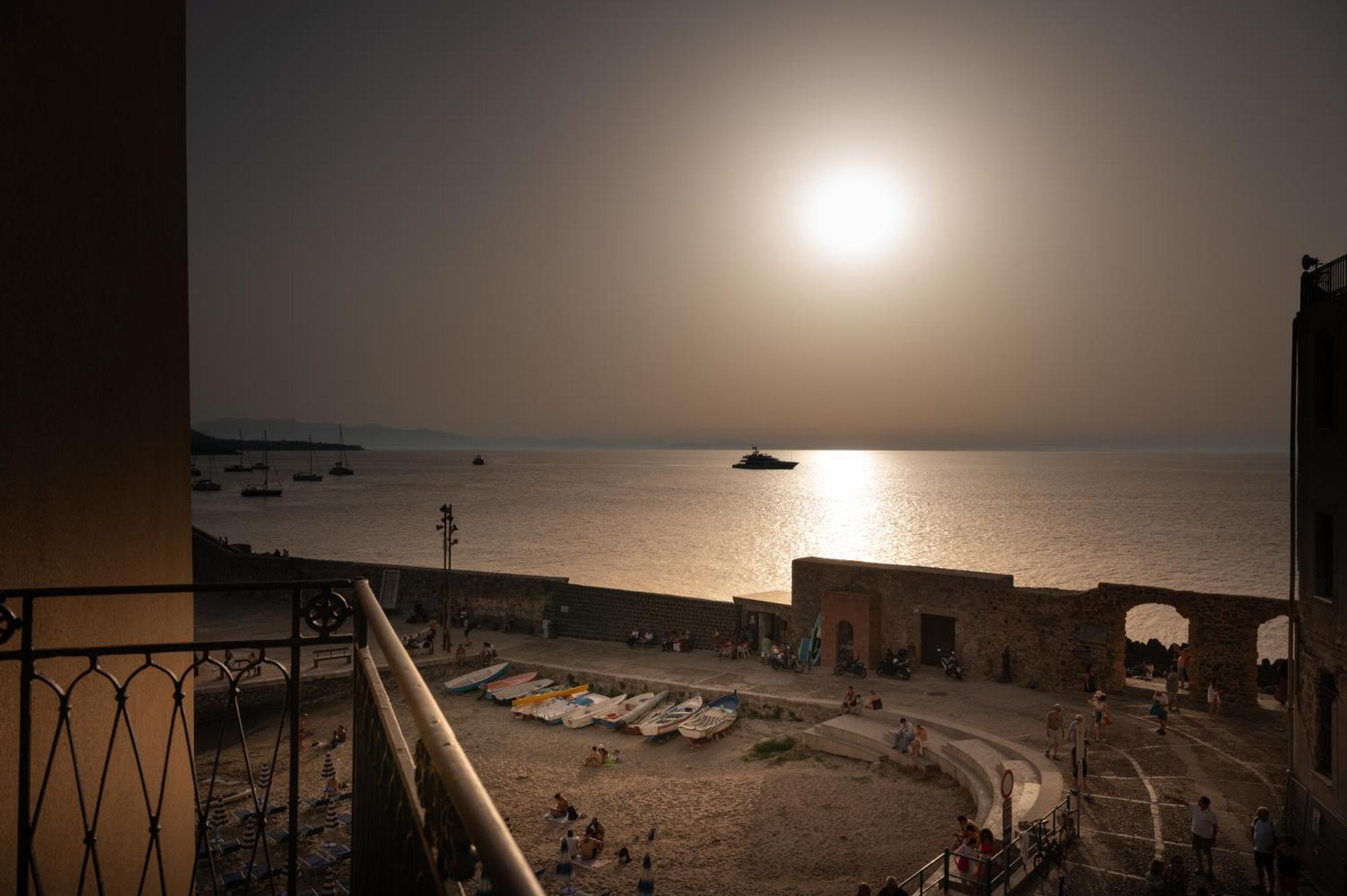 Casa Vacanze Tramonto Alla Marina Cefalú Exterior foto