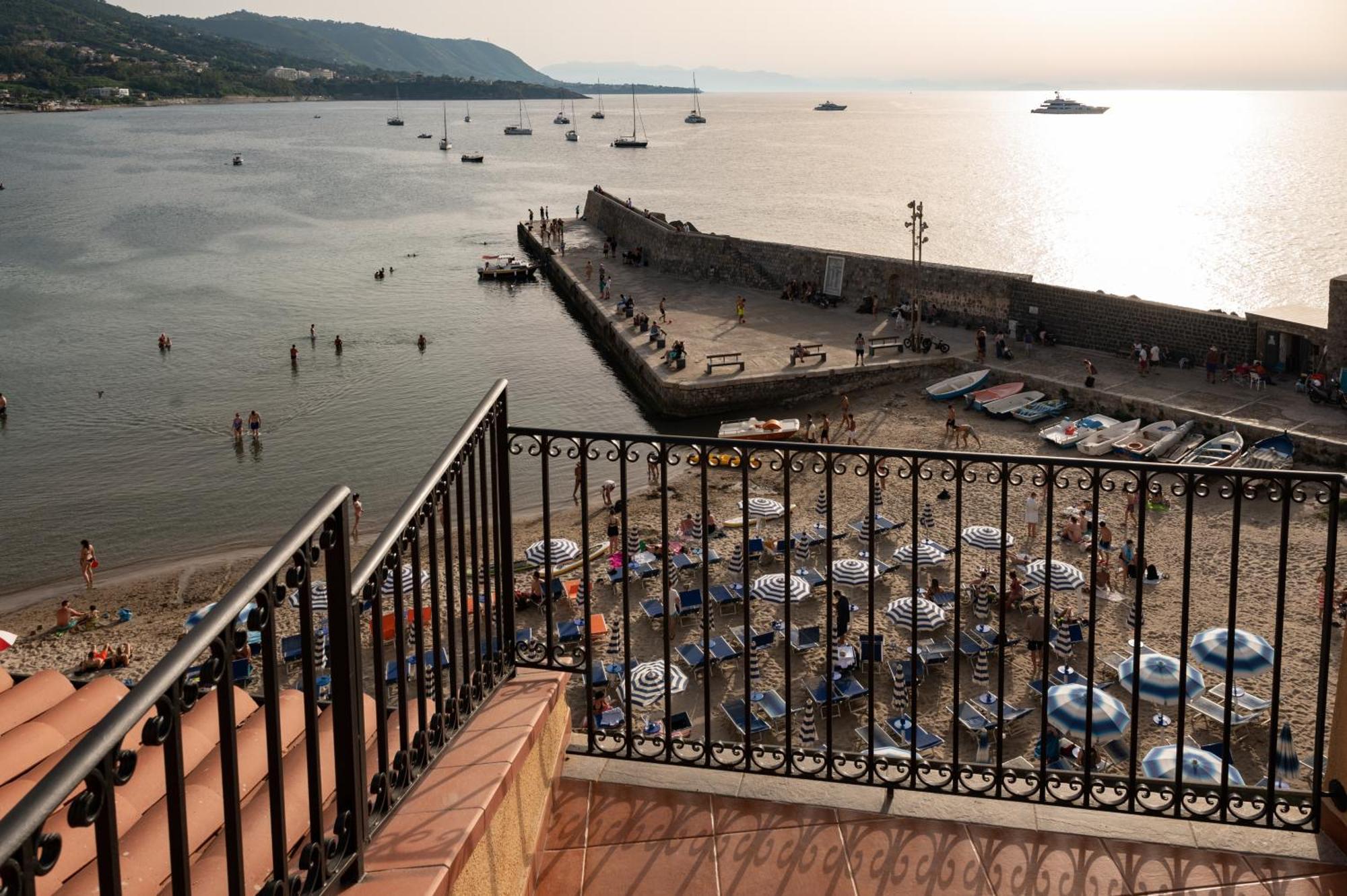 Casa Vacanze Tramonto Alla Marina Cefalú Exterior foto