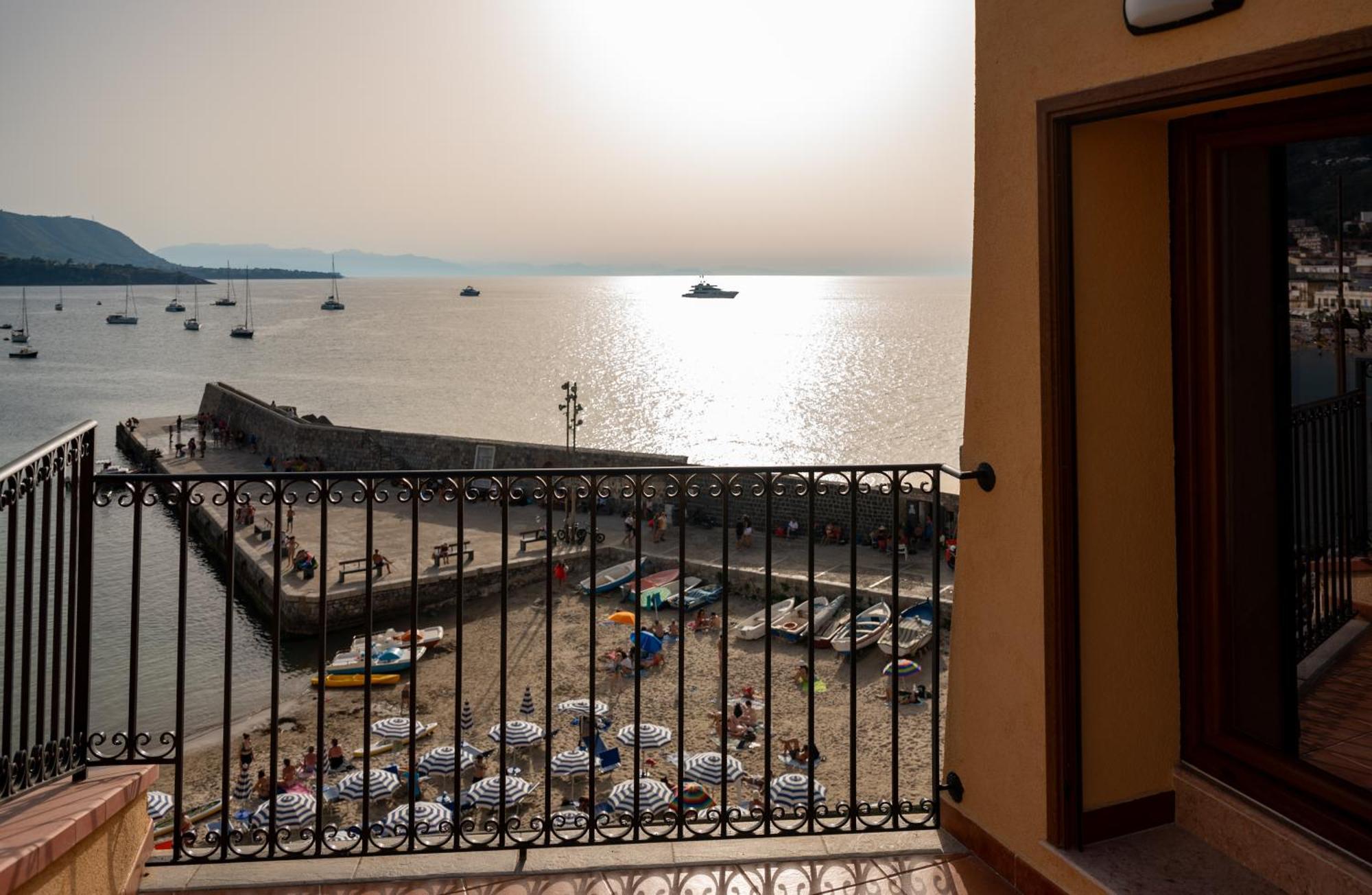 Casa Vacanze Tramonto Alla Marina Cefalú Exterior foto